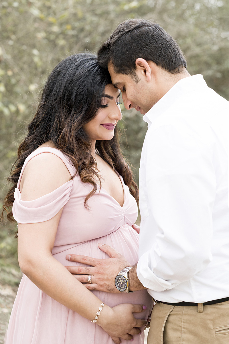Maternity photo of a couple